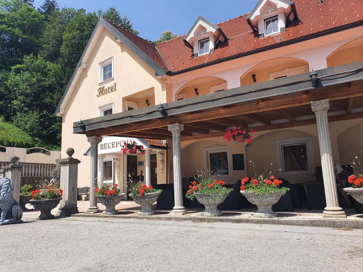 Hotel Razgorsek Веленье Экстерьер фото
