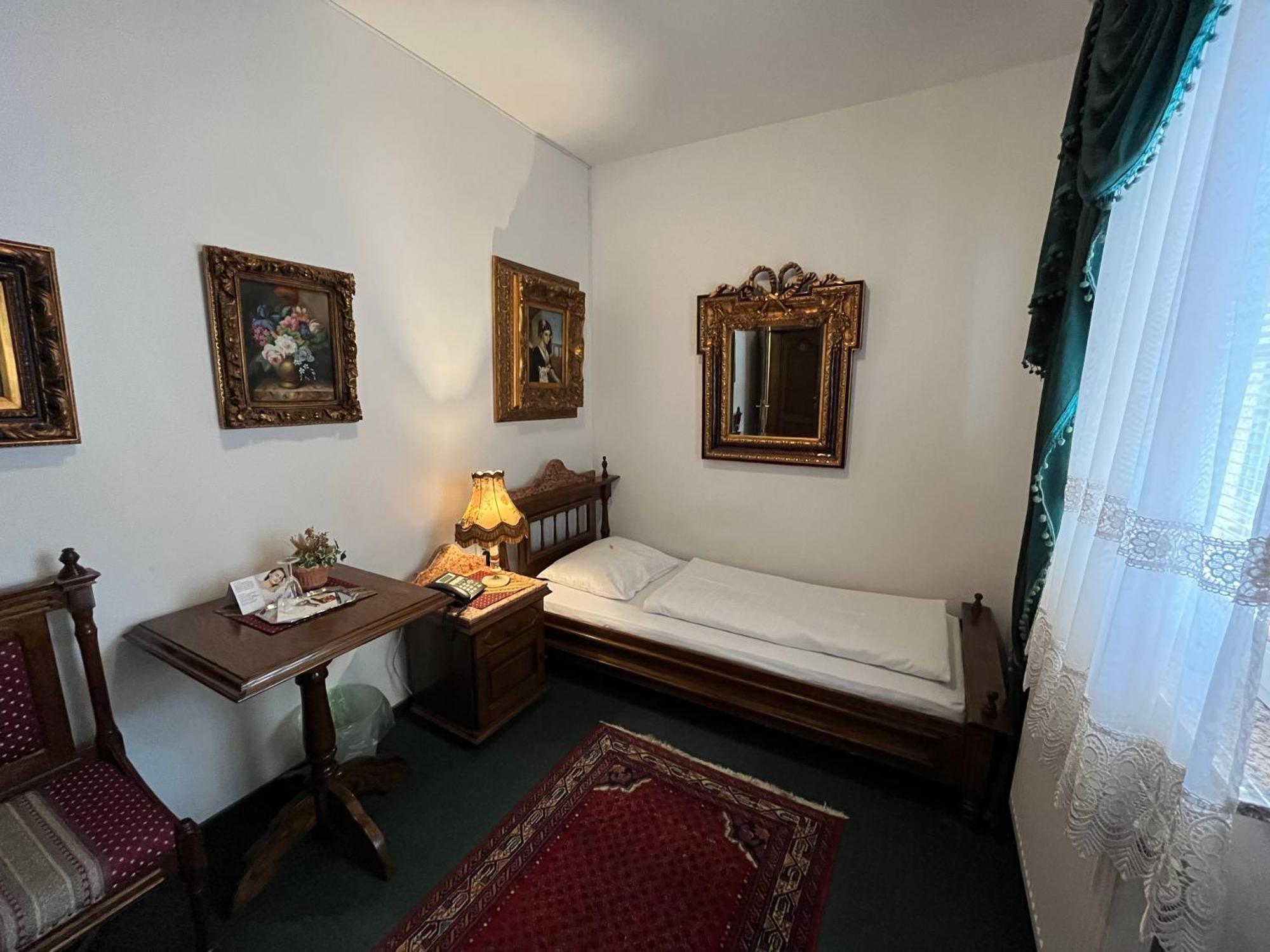 Hotel Razgorsek Веленье Экстерьер фото